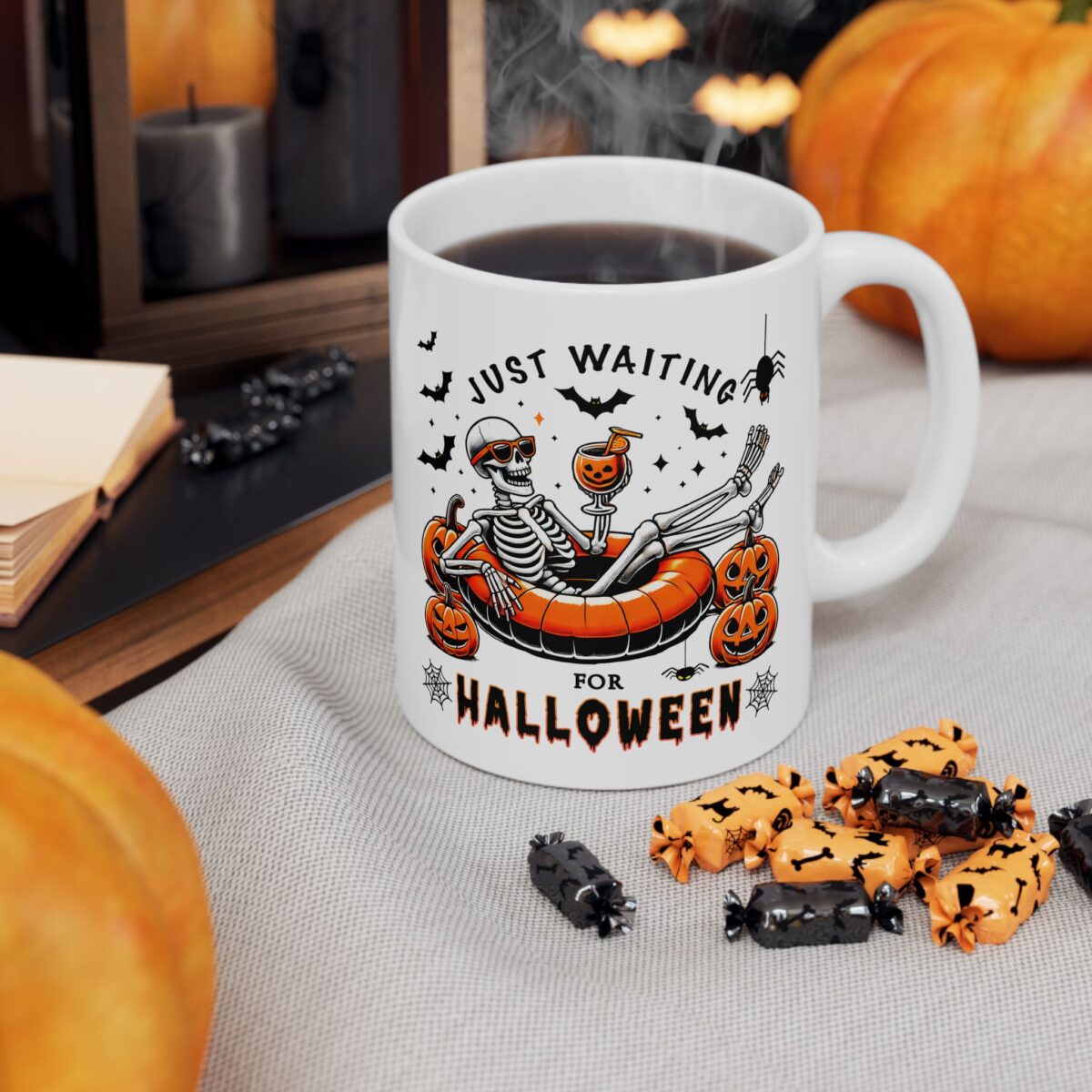 Taza divertida Esqueleto Just waiting for halloween